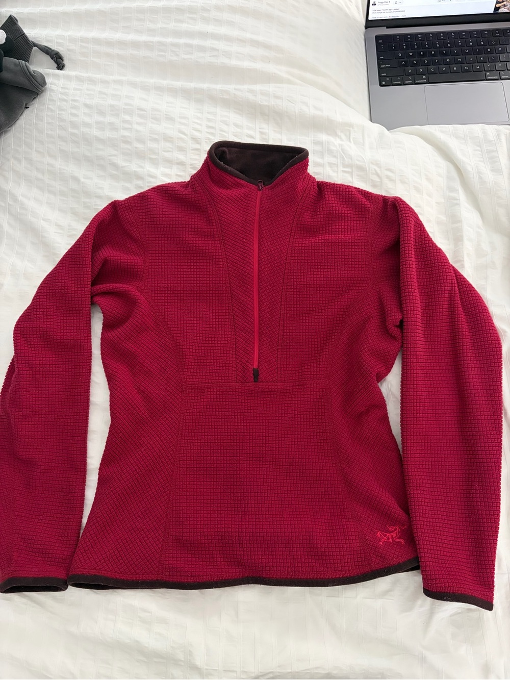 Arc'teryx Women's pink quarter zip fleece